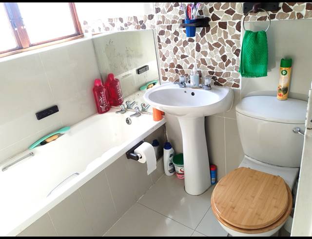 2 BEDROOM FLAT FOR SALE IN BLUFF